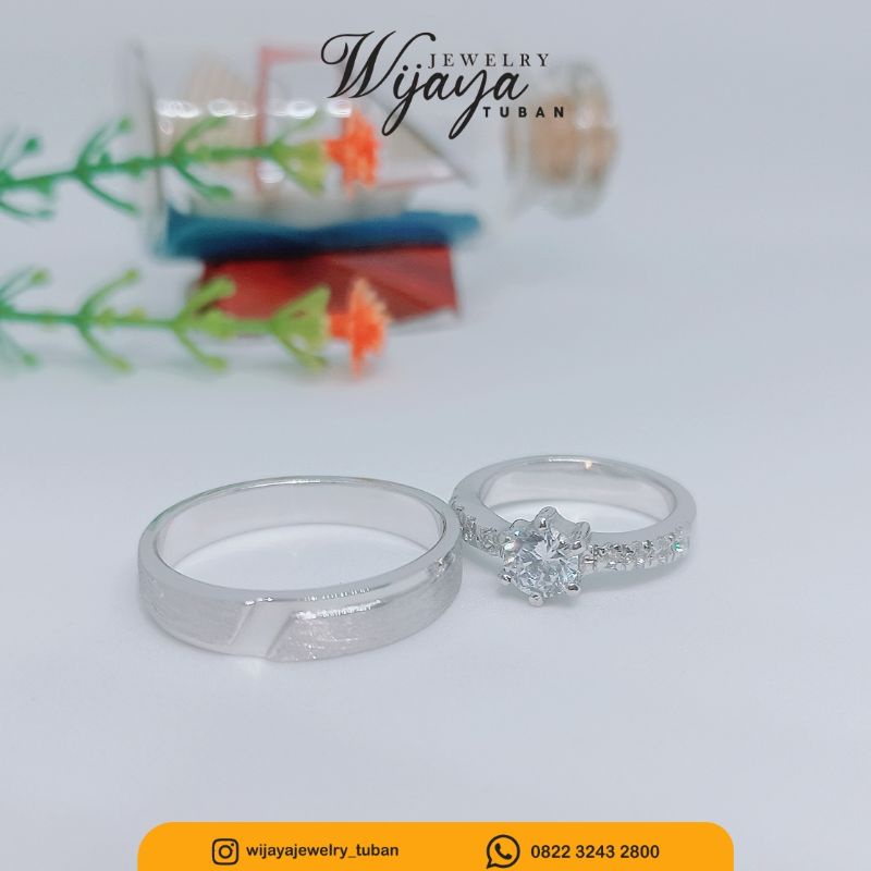 Cincin tunangan palladium dan emas putih