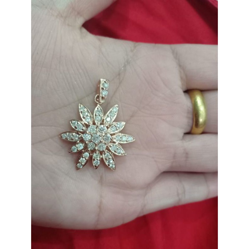 Liontin Berlian bintang laut