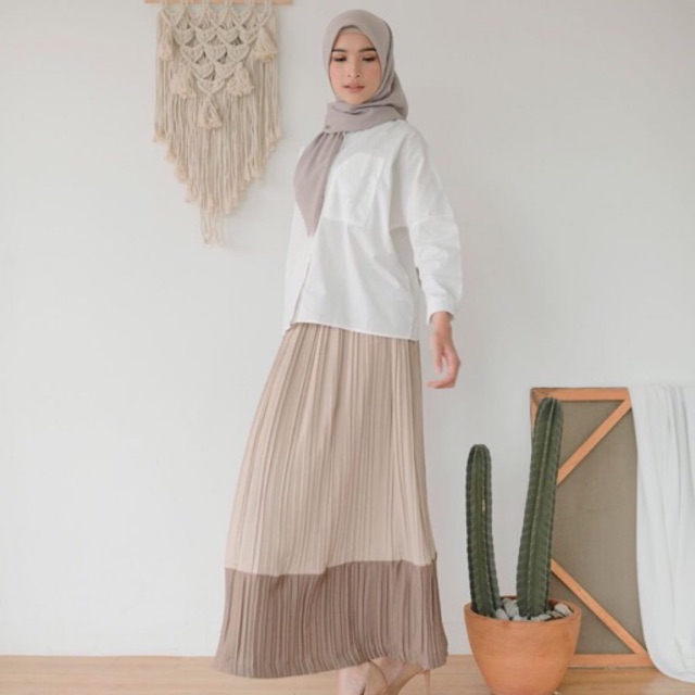 Quila Pleats Skirt by Pulchra Gallery (size XS)