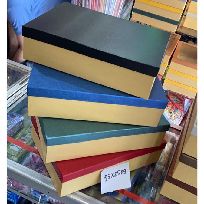 

Paling Dicari] Box Kado / Kotak Kado 35 X 25 X 9 Cm / Hard Box / Kotak Hampers