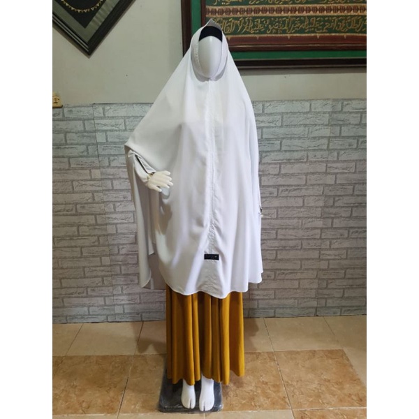 Khimar syar'i manset zipper nonpet bahan wolfis grade A warna putih by Lily hijab