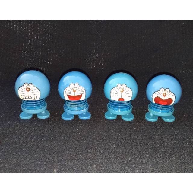 Boneka Per Doraemon Smile Pajangan Dashboard Mobil