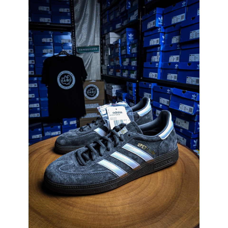 ADIDAS HANDBALL SPEZIAL [ ABU-ABU / PUTIH ] #D96795 HAGU BATAM