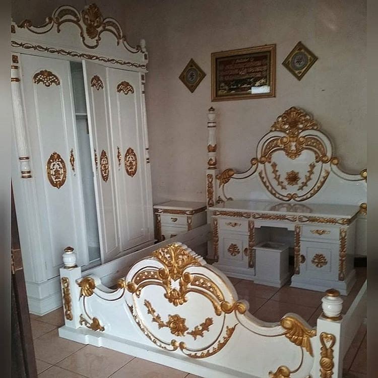 Set Kamar tidur warna duco ( tempat tidur-meja rias- lemari 3 pintu - nakas jati )