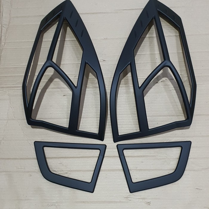 Garnish lampu hitam doff lampu belakang mobilio 2014-2019