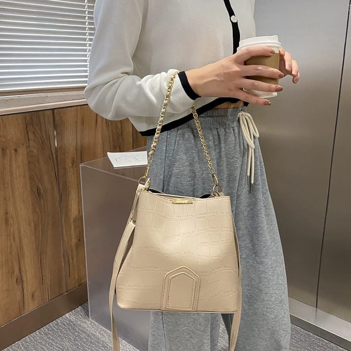 TASBLUE  Gaya Korea Baru One Shoulder Crossbody Tas Wanita / Tas Selempang Wanita / Tas Selempang Impor Berkualitas Tinggi  T33