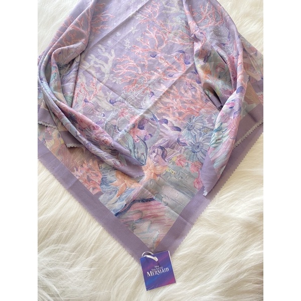 Buttonscarves x Disney warna lavender bahan voal