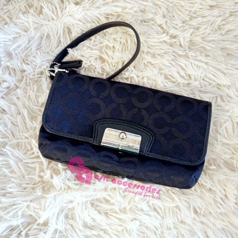 Preloved VGC Coach Kristin Op Art Signature Large Wristlet