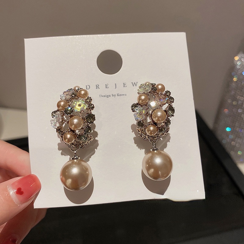 Anting Desain Bunga Aksen Mutiara Dan Berlian