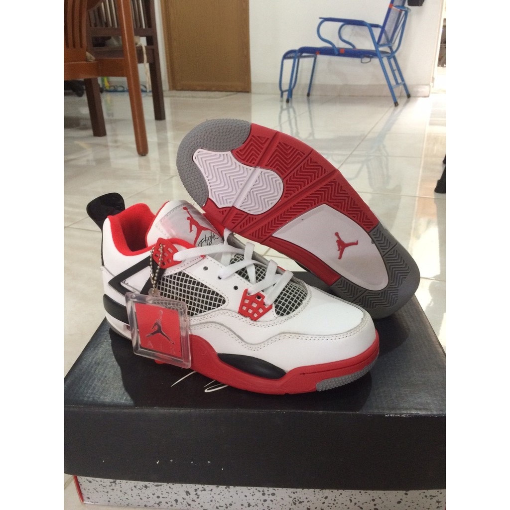Sepatu Basket KuliahSepatu Basket Air Jordan 4 Fire Red / Nike / Lebron / Curry / Kobe