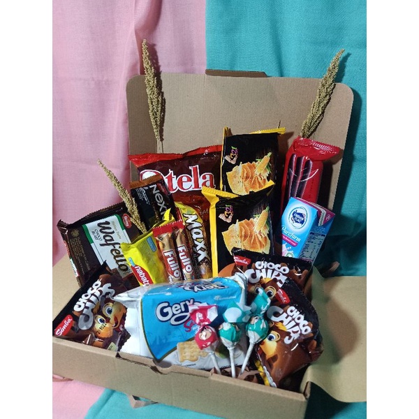 

Hampers/Gift Box Murah /Hadiah Ulang Tahun/Hadiah Wisuda/Hadiah Anniversary/Graduation/ Hampers Makanan