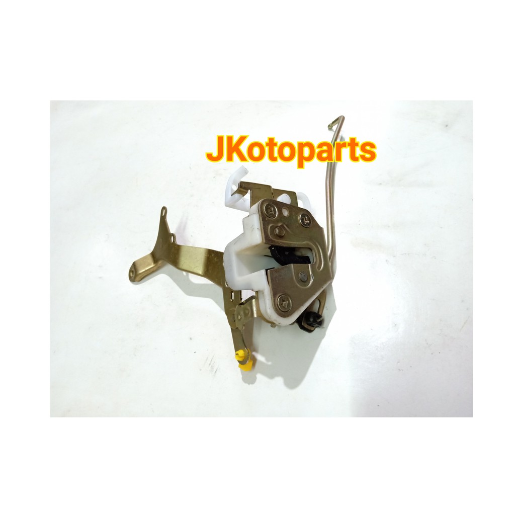 Door Lock Avanza Depan