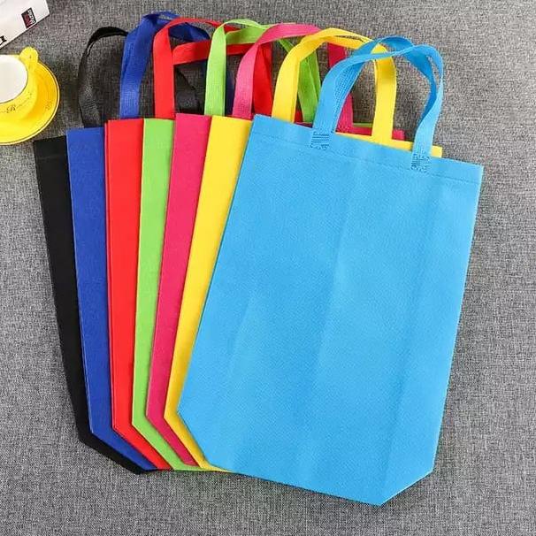 

Terlaris.. 1 Lusin isi 12 Tas Kain Spunbond Kotak / Handle Box Goodie Bag Ukuran M= 25x30x10 Kantong