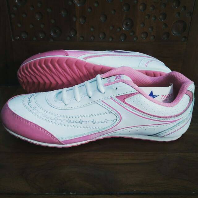 Sepatu wanita trekkers Fenza