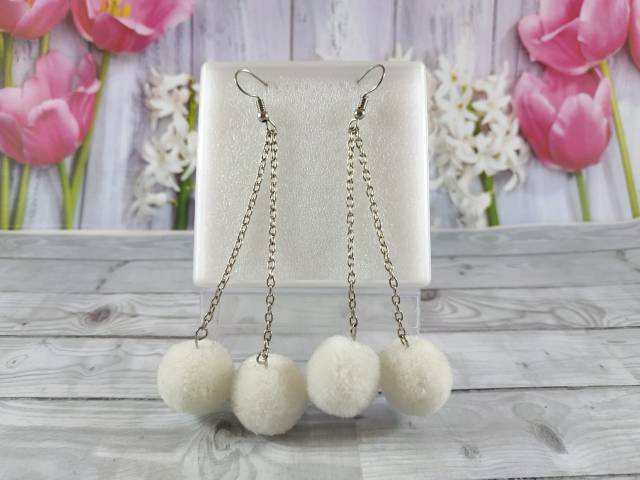 Anting Juntai Fashion Pompom Cherry /Anting Hijab atau Giwang - KERABU JUNTAI By Tokopelanginicer