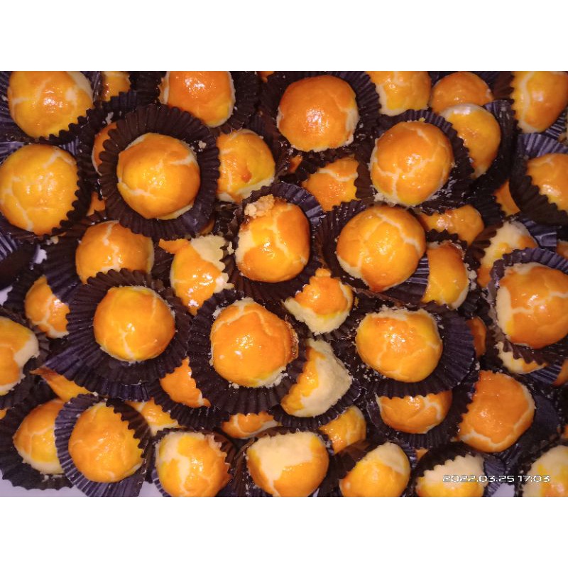 

kue kering / kue lebaran / nastar/ castengel/ kue kacang (250gram)