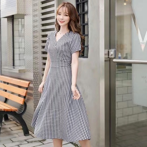 2022 baru gaun kotak-kotak Prancis pinggang tinggi tipis dan rok di atas lutut setengah panjang yang