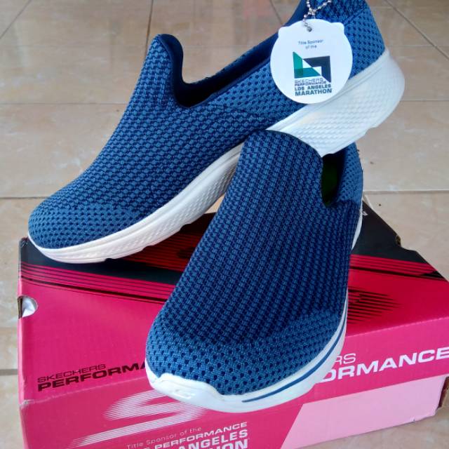 Skechers GoWalk4