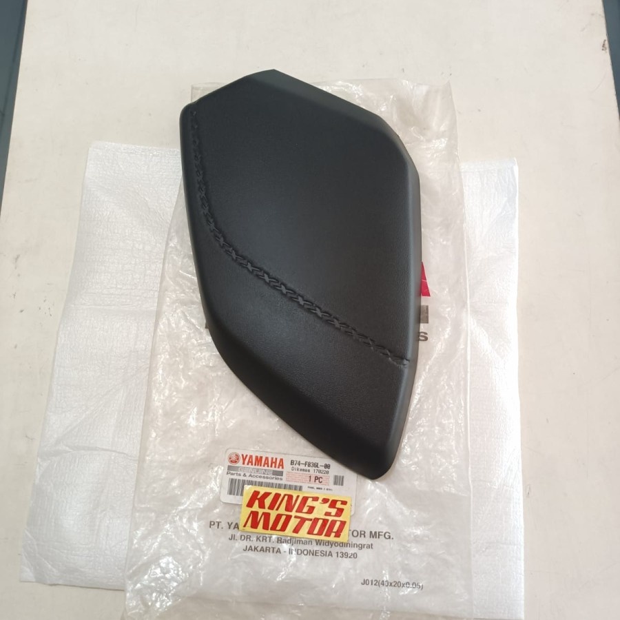 PANEL INNER 2. TUTUP LACI KIRI XMAX 250 B74 F836L ASLI YAMAHA