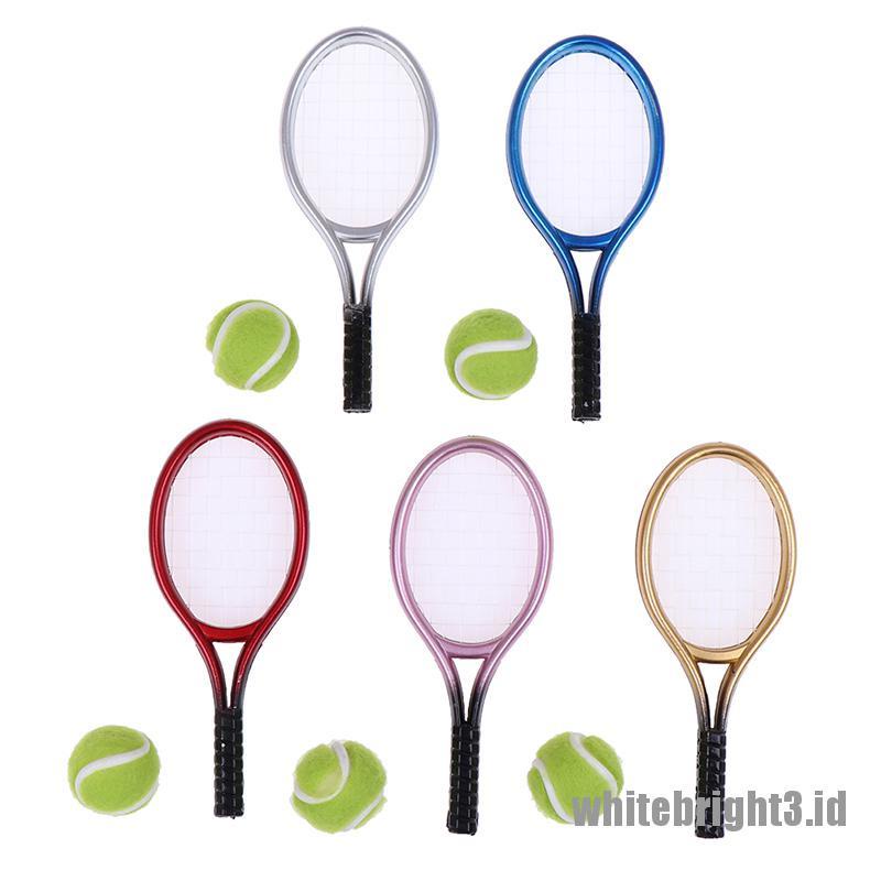 (white3) 2pcs Miniatur Raket Tenis + Bola Untuk Aksesoris Rumah Boneka 1: 6 1: 12