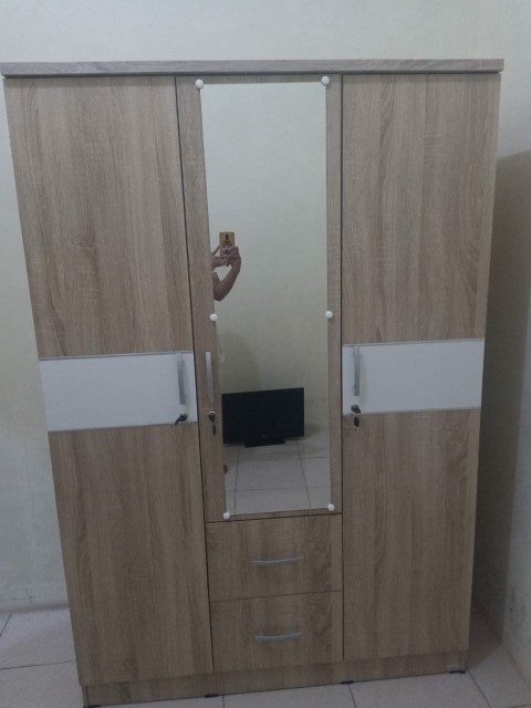 Lemari Pakaian 3 Pintu Cermin Lp 328