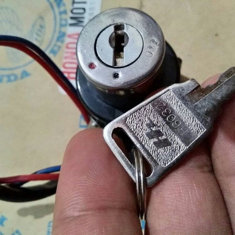 kunci kontak Honda c50 C70 c90 pispot original nos