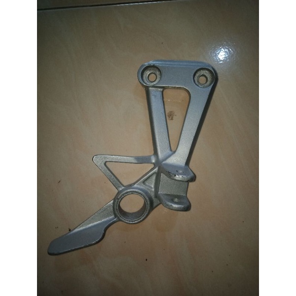 Postep Footstep Bostep Step Dudukan Pijakan Kaki Belakang Kanan Yamaha Scorpio Ori