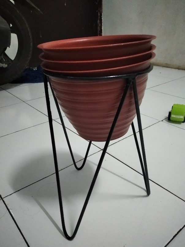 Bisa Cod Standing Pot Besi, Penyangga Pot Besi Minimalis