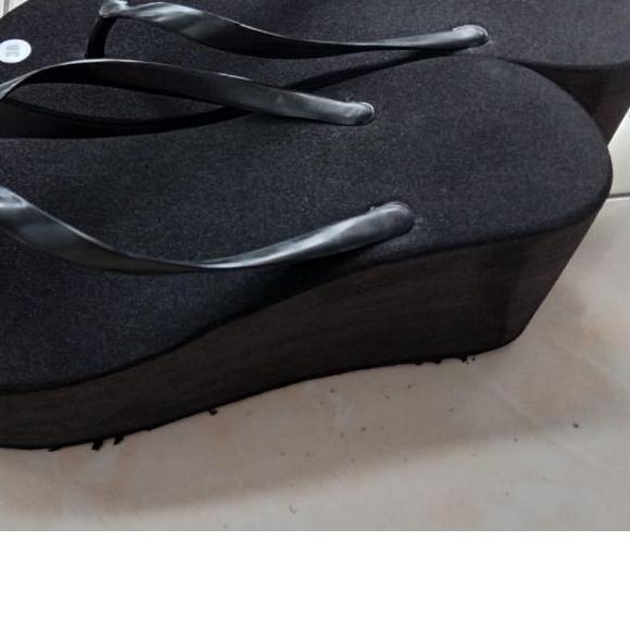  SANDAL JEPIT WEDGES POLOS HITAM 7CM