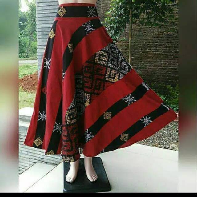 Rok tenun red motif toraja A1