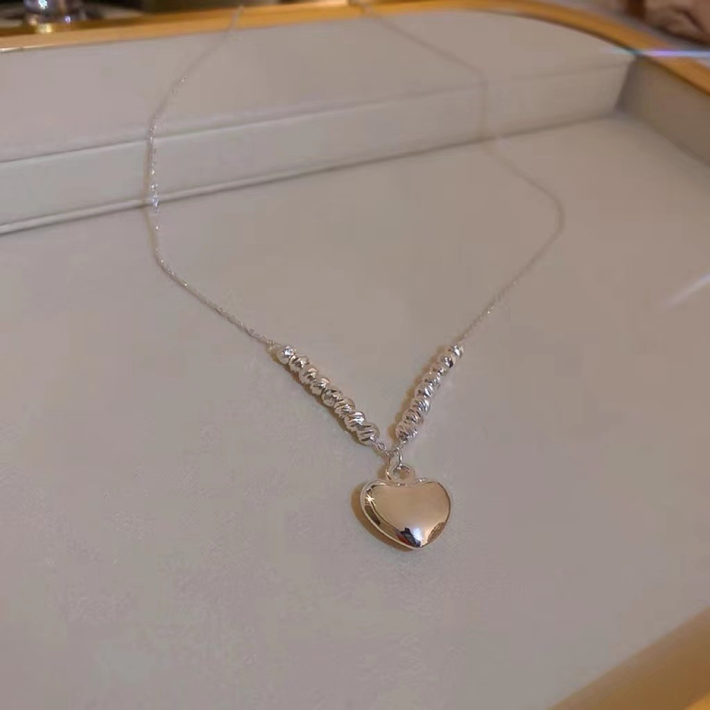 Kalung Rantai Klavikula Hias Manik-Manik Hati Bahan Logam Warna Silver Gaya Korea Untuk Wanita