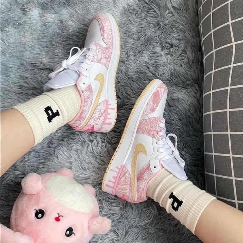 jordan low paint drip