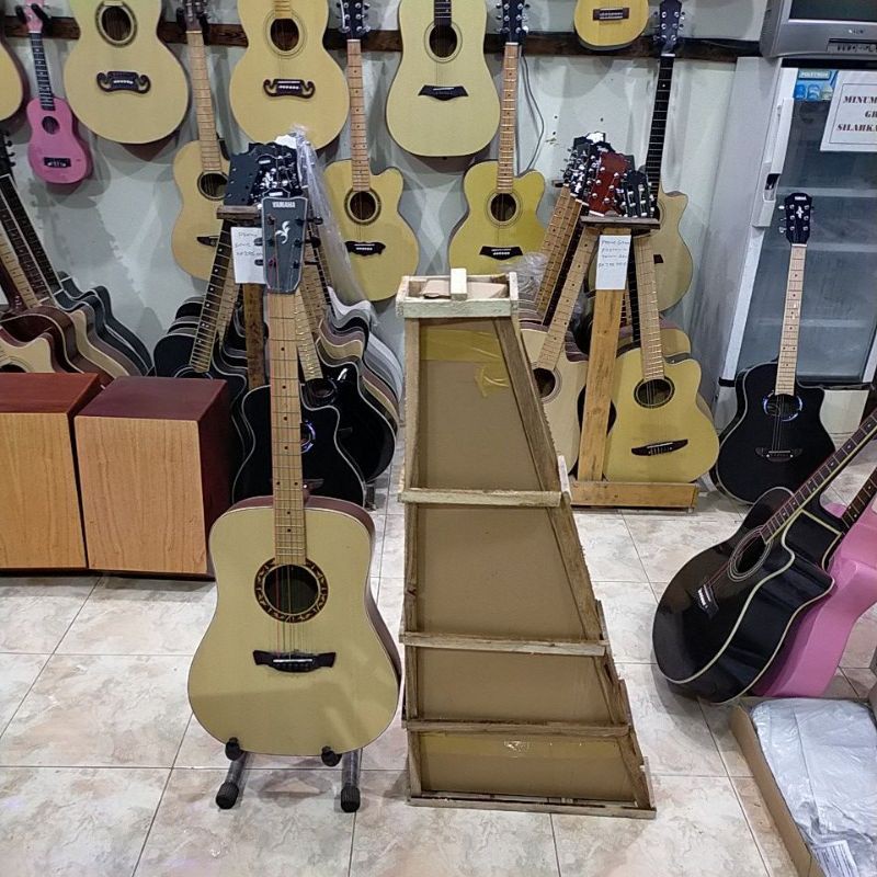 gitar akustik Yamaha jumbo tanam besi