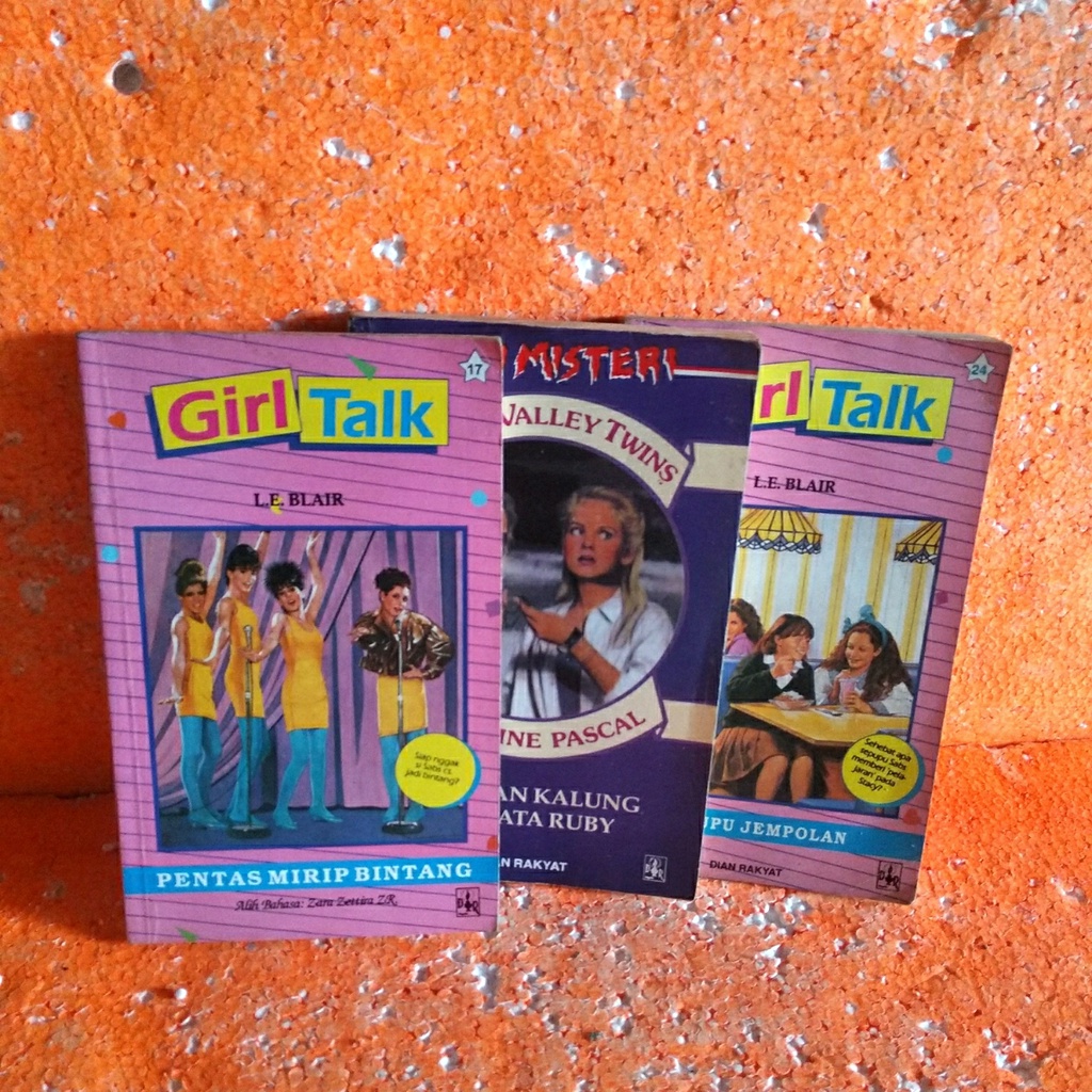 Original bekas Paket 3 Buku PENTAS MIRIP BINTANG - KUTUKAN KALUNG BERMATA RUBY - SEPUPU JEMPOLAN