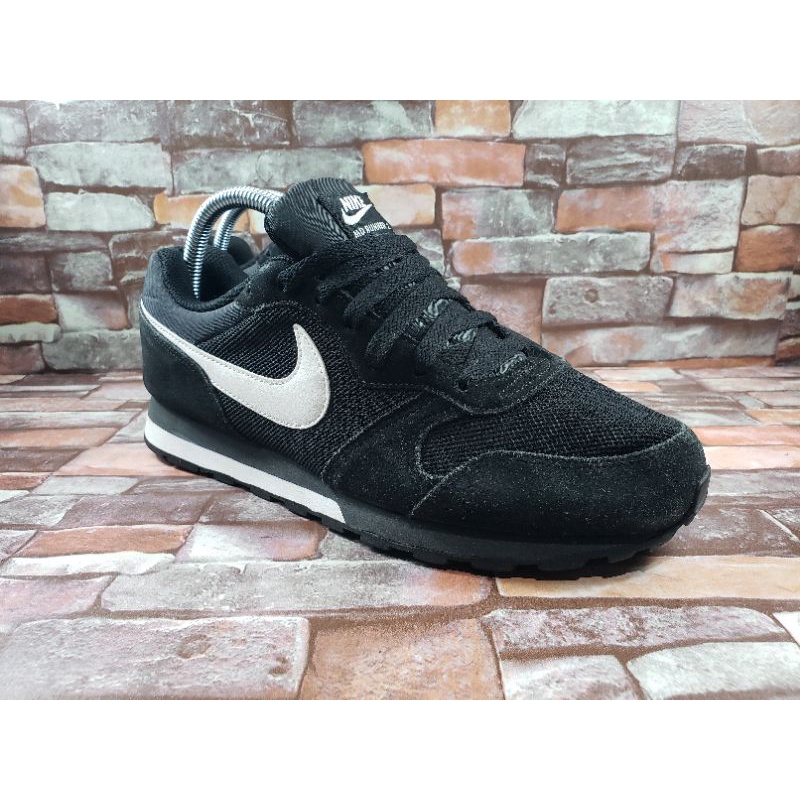 md runner nike black