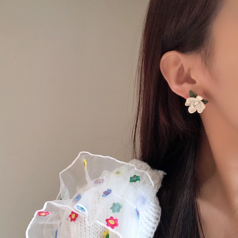 Anting Tusuk Motif Bunga Putih Ala Korea / Retro Untuk Wanita