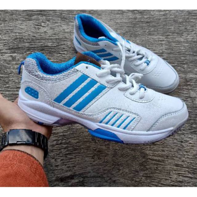 Promo tahun baru 2020 sepatu tenis Adidas MADE IN VIETNAM