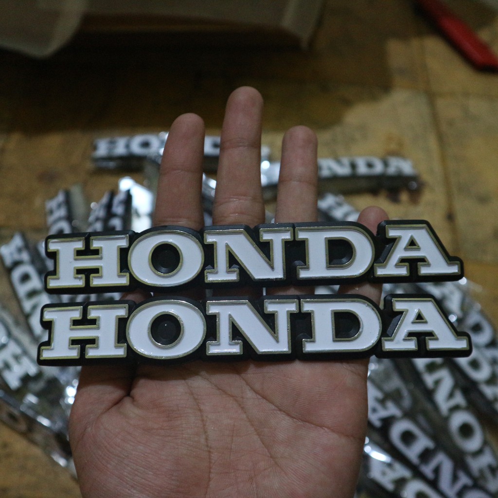 Emblem Tangki CB 125 mirip Ori Original Logo Tangki Honda CB125 import berkode Detail Ori