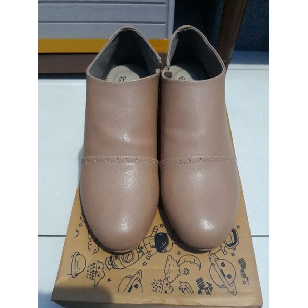 [PRELOVED] Sepatu The Things Corner