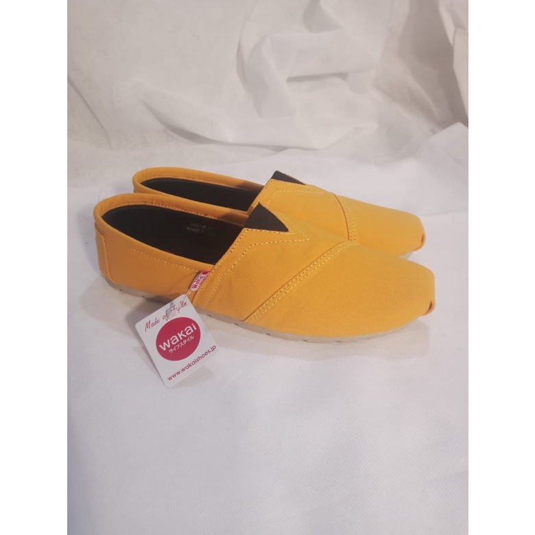 sepatu wakai slip on full kuning unisex 36-43 realpict