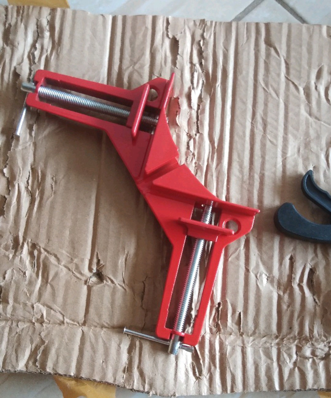 Clamp Penjepit Sudut Frame Kaca Kayu Angle 90 Derajat Max Range 75mm <br />