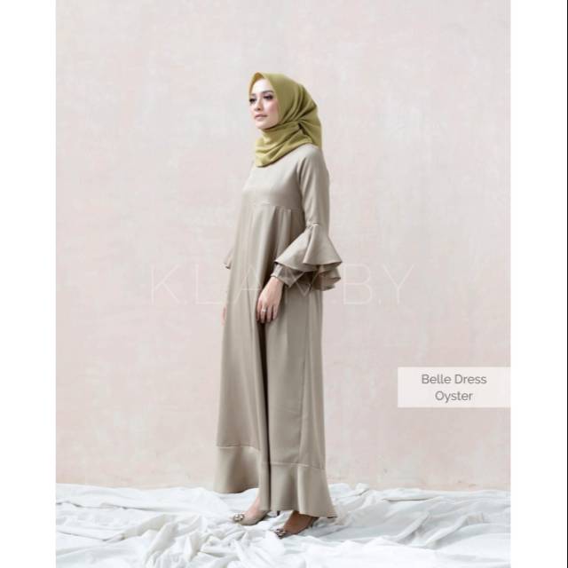 Belle dress wearing klamby