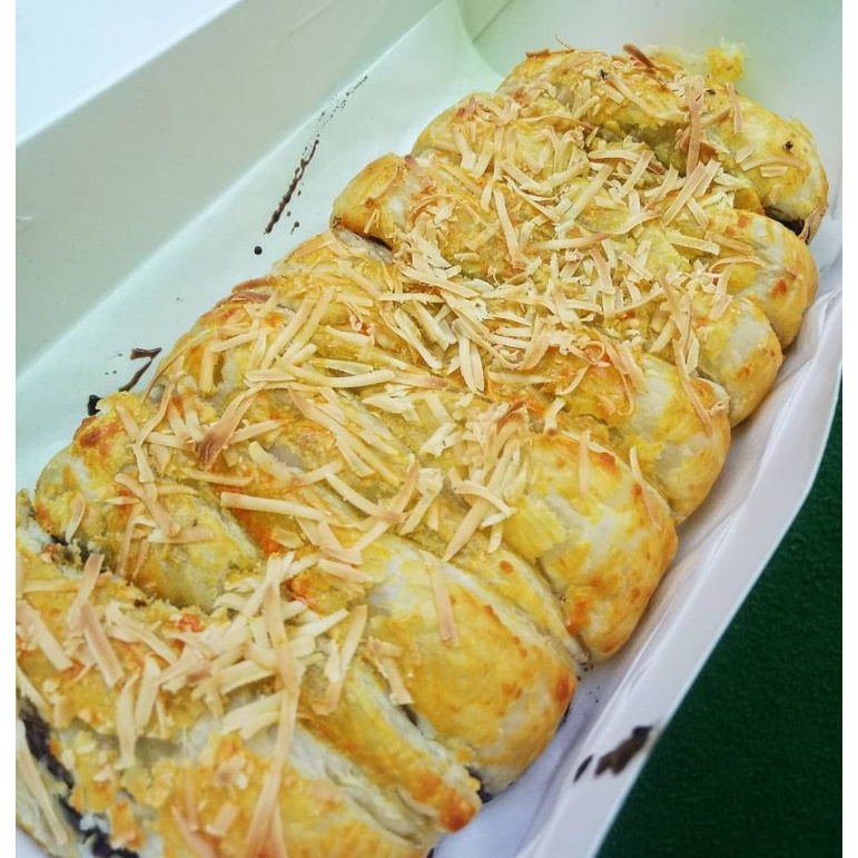 

Banana Strudel Choco Cheese Melted | Banana pillow Coklat Keju Lumer