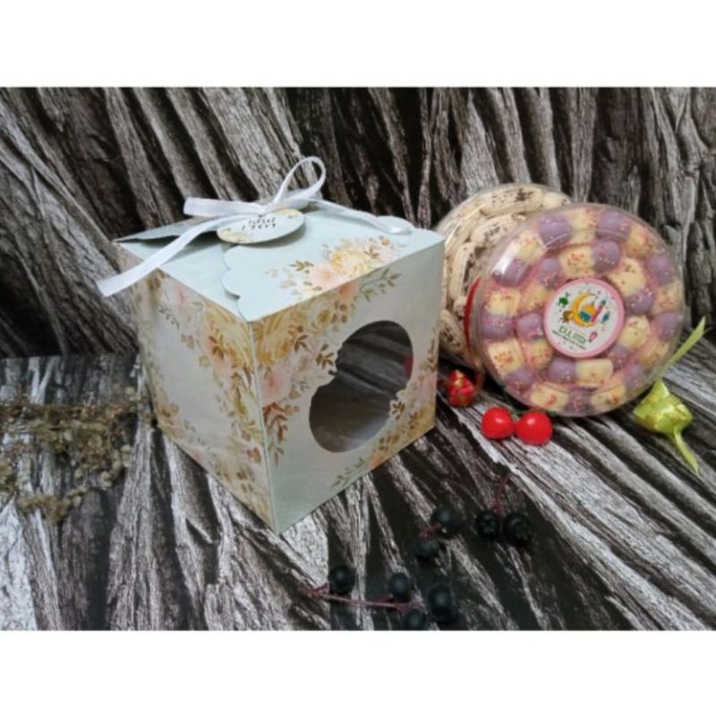 

Dus 2 Toples 500 gram Idul Fitri