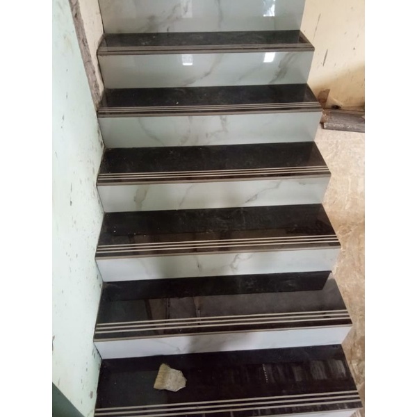 Granit tangga 30x80+20x80 kombinasi hitam putih