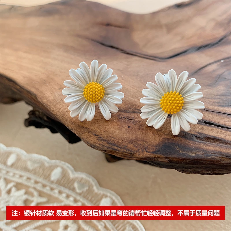 Anting Bunga daisy Kecil Segar Dan Cantik Aksesoris fashion Korea Wanita