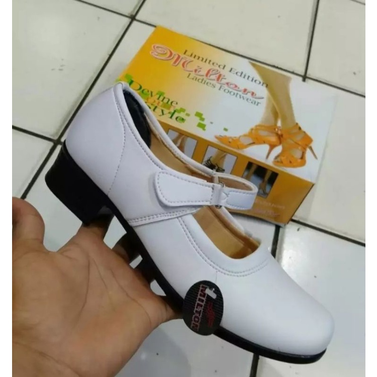 Sepatu Pantofel Paskibra Wanita/Sepatu Perawat Hitam/Putih