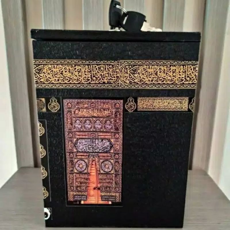 Celengan replika kabah besar kunci Ukuran 15x15x20cm##Bahan yellow board##