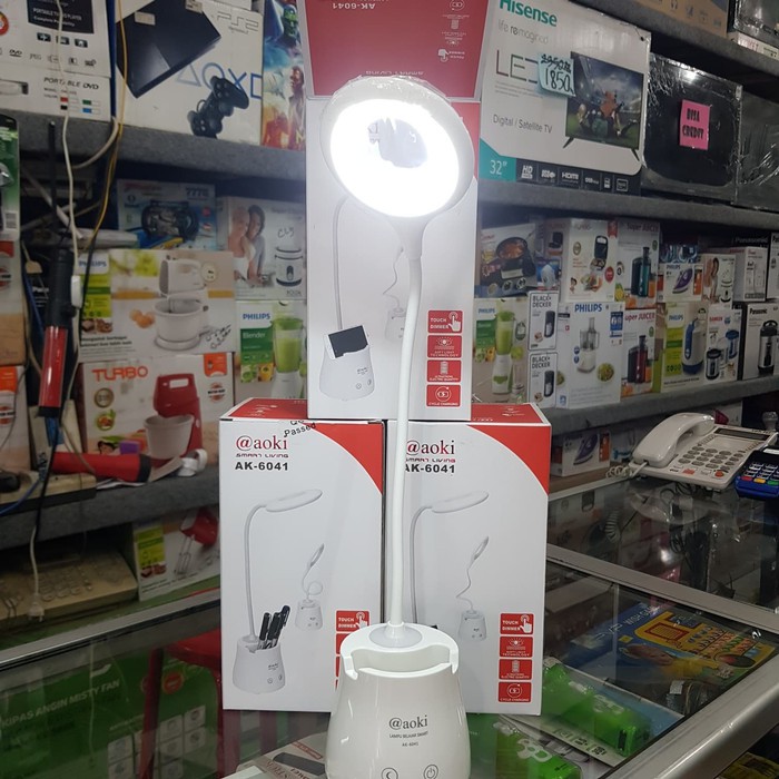 Lampu belajar. lampu meja belajar