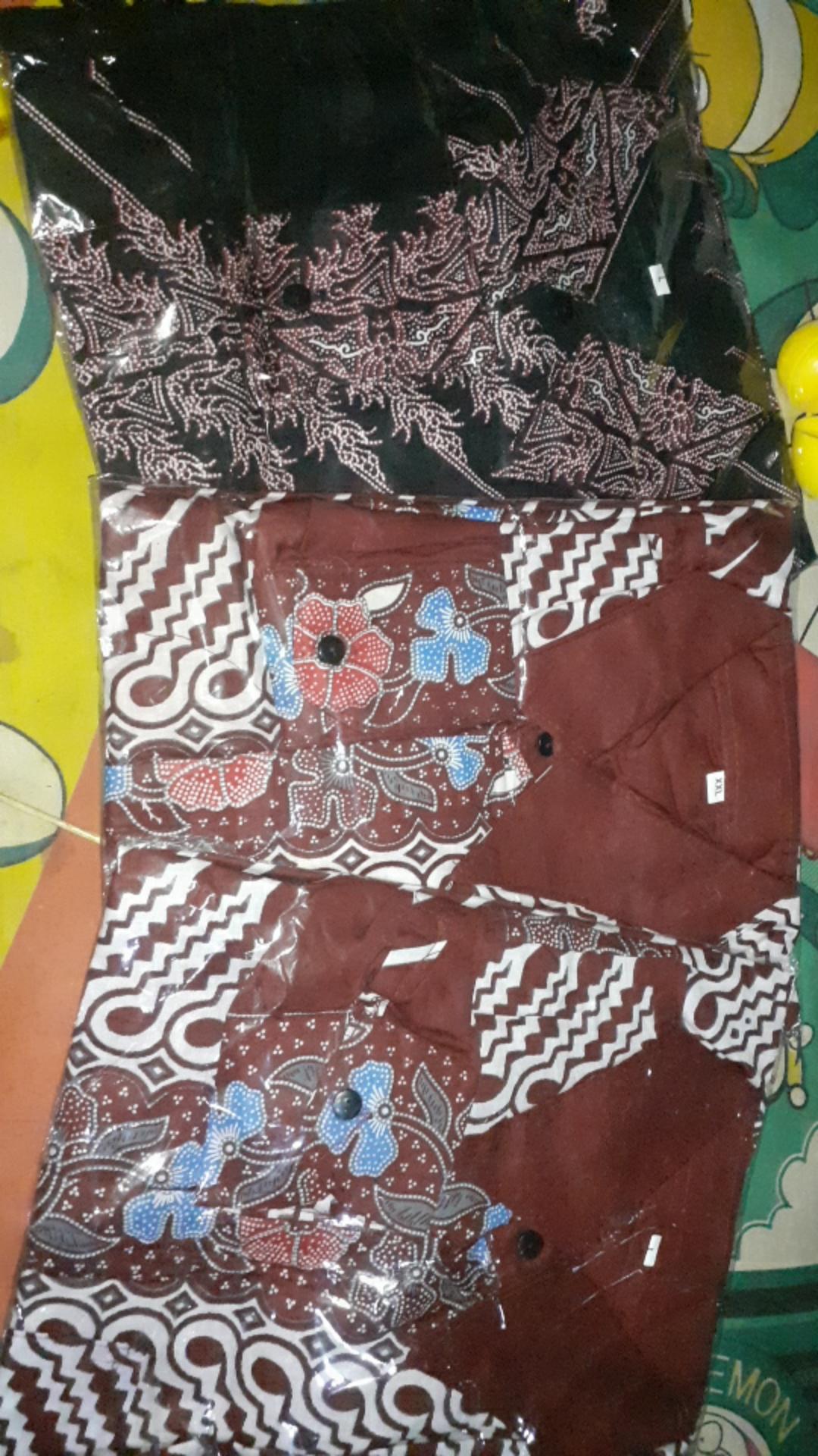 Batik Dianputri  Kemeja Batik Pria Lengan Panjang Motif Parang Bunga 3 Warna